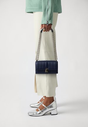 DECO MINI FLAP CHAIN CROSSBODY - 手提包 - 巴黎海军蓝